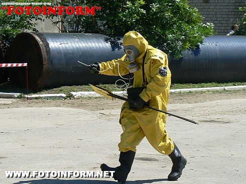 Рятувальники Кіровоградщини тренувалися в ліквідації наслідків терористичного акту на хімічно-небезпечному об єкті (фоторепортаж)